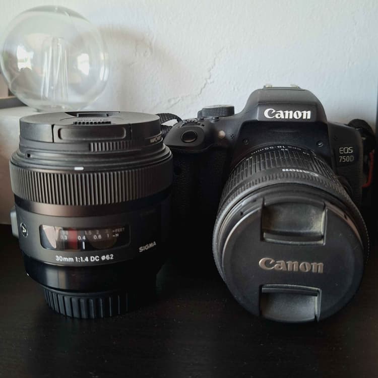 Canon EOS 750D